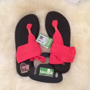 SANUK NWT CORAL SIZE 9 Yoga sling flip-flops